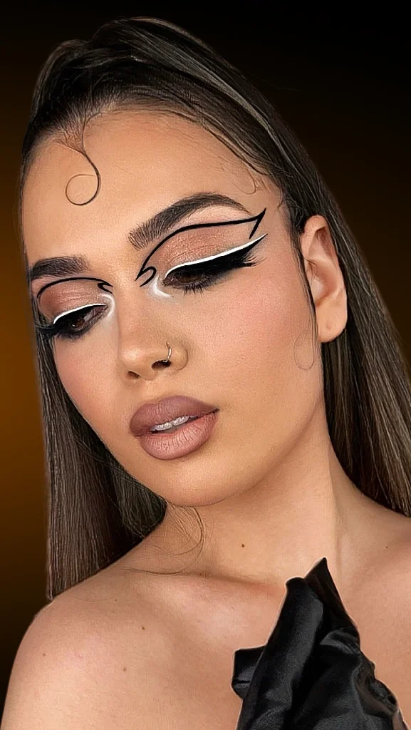 Maquillaje editorial con delineado gráfico blanco y negro – Workshop CA Academy Madrid