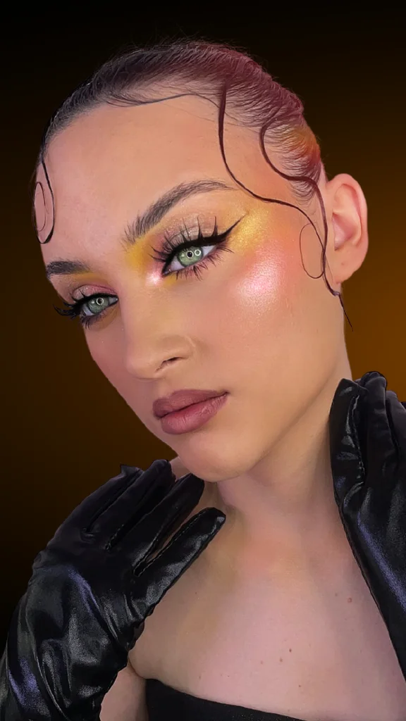 Maquillaje glow colorido con efecto artístico – Workshop intensivo CA Academy Madrid