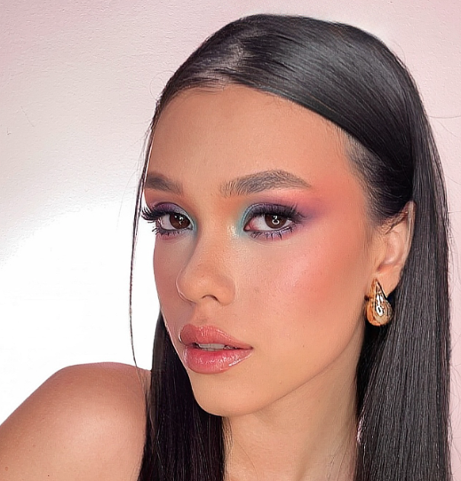 Maquillaje profesional editorial con técnica avanzada y acabado impecable, ejemplo de especialización en la carrera de una maquilladora