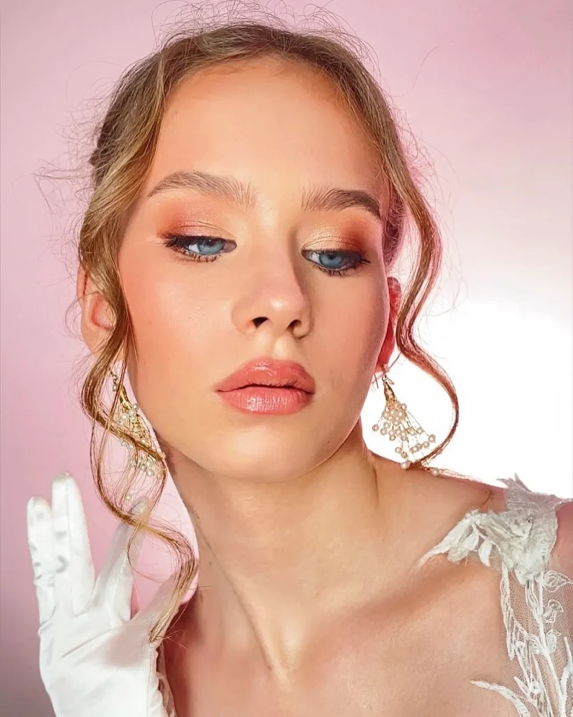 Maquillaje profesional técnica all face con piel trabajada, ojos integrados y armonía facial realizado en formación de C·A Academy